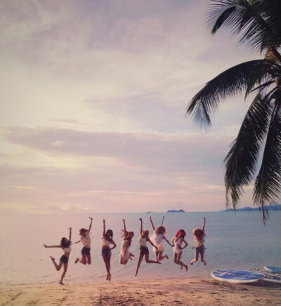 少女时代 Girls'Generation 泰妍 Taeyeon 林允儿 Yoona 郑秀妍 Jessica 李顺圭 Sunny 崔秀英Soo Young 徐珠贤 Seohyun 黄美英 Tiffany 权侑莉 Yuri 金孝渊 Hyoyeon