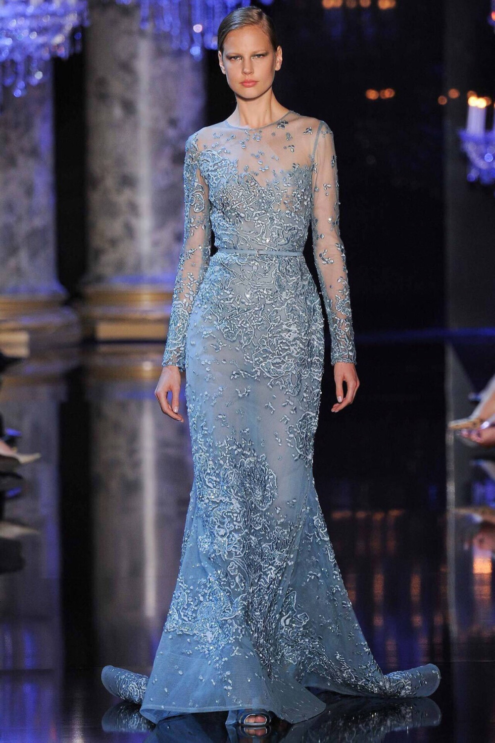 【衣睹为快时装周】 服饰风尚 华服霓裳 时装周 秀场 Elie Saab Haute Couture s/s 2016┃这季高定仙裙灵感来自南亚国度的传统纱丽～宝石金线钉珠刺绣，珠光宝气的元素一样不缺，怎么华丽怎么来～天竺仙女