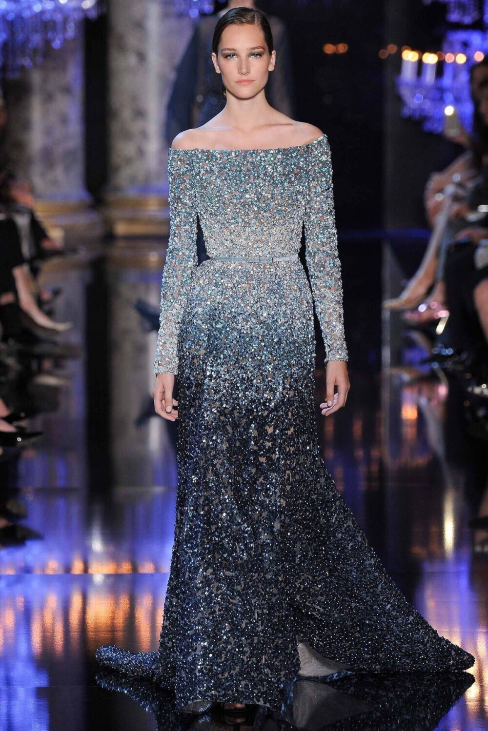 【衣睹为快时装周】 服饰风尚 华服霓裳 时装周 秀场 Elie Saab Haute Couture s/s 2016┃这季高定仙裙灵感来自南亚国度的传统纱丽～宝石金线钉珠刺绣，珠光宝气的元素一样不缺，怎么华丽怎么来～天竺仙女