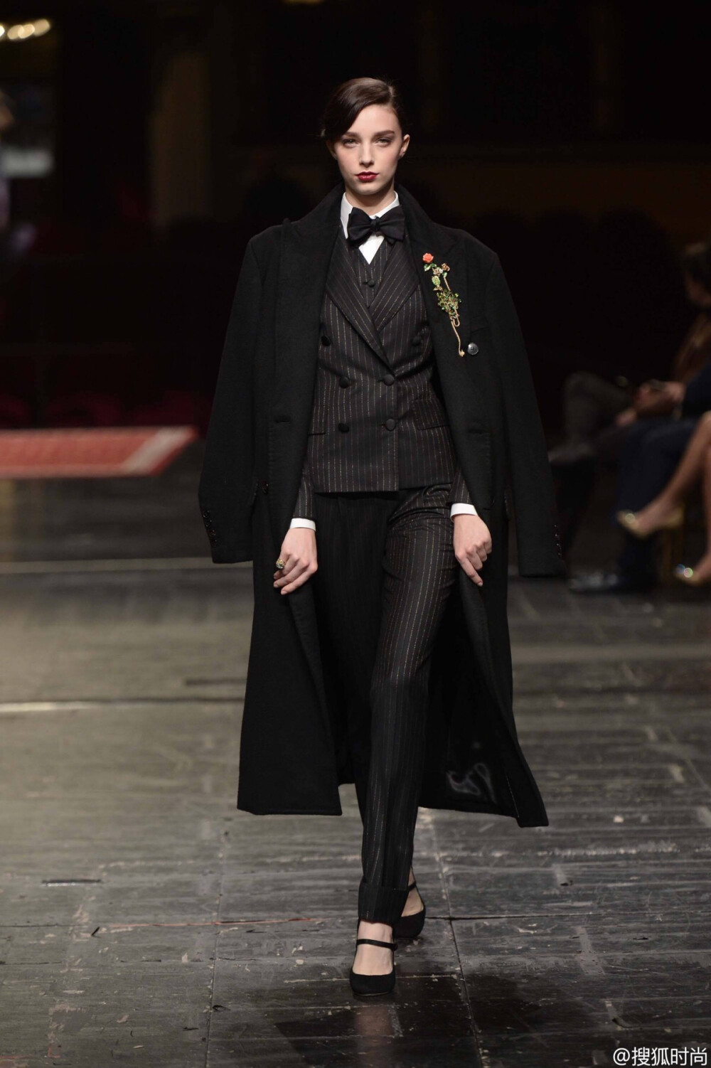 【衣睹为快时装周】 服饰风尚 华服霓裳 时装周 秀场 Dolce & Gabbana Alta Moda S/S 2016｜高级定制届最神秘且浮夸的Dolce&Gabbana 16春夏高定终于揭开神秘面纱，这季主题为“歌剧”