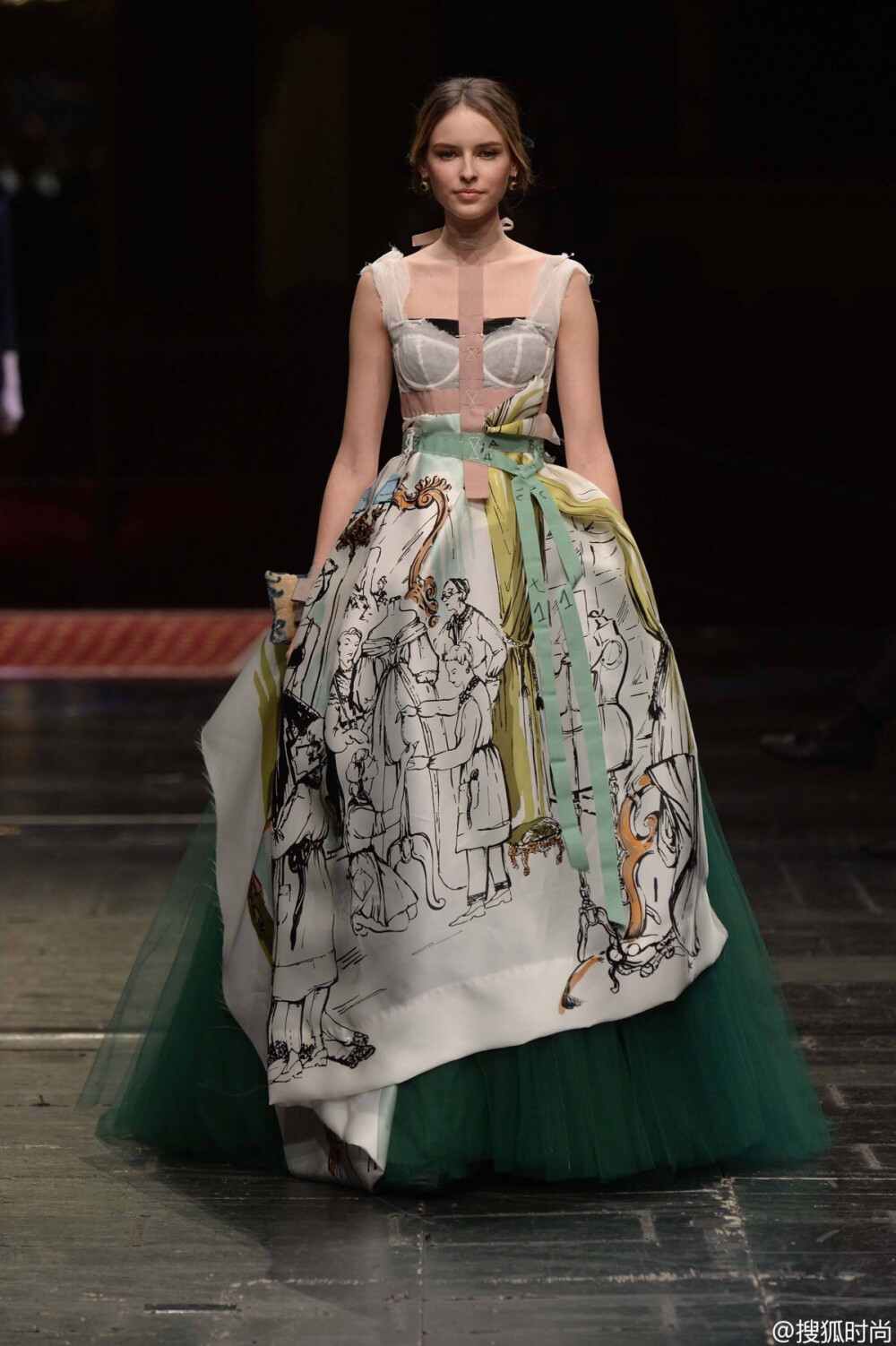 【衣睹为快时装周】 服饰风尚 华服霓裳 时装周 秀场 Dolce & Gabbana Alta Moda S/S 2016｜高级定制届最神秘且浮夸的Dolce&Gabbana 16春夏高定终于揭开神秘面纱，这季主题为“歌剧”