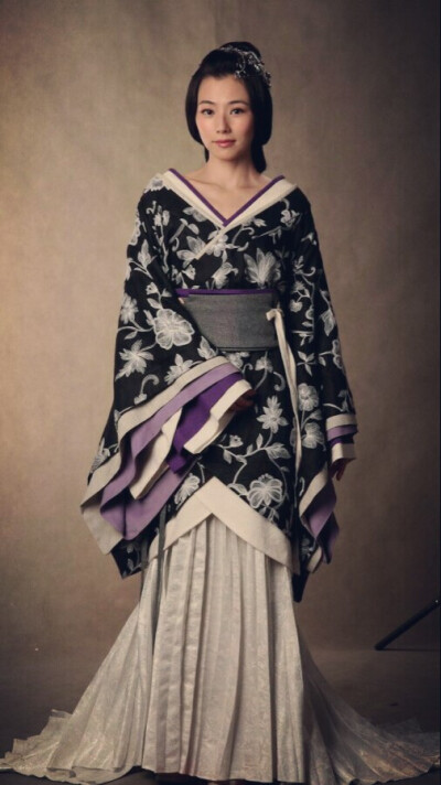 陈怡蓉，饰演的剧版中佩蓉，温婉贤淑，是王生的贤内助，但又不失大气。