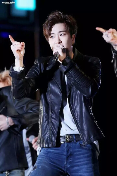 GOT7是韩国JYPEntertainment于2014年推出的男子组合，七名成员包括林在范（JB.）、朴珍荣（Jr.）、段宜恩（Mark）、王嘉尔（Jackson）、崔荣宰（YoungJae）、BamBam、金宥谦（YuGyeom）