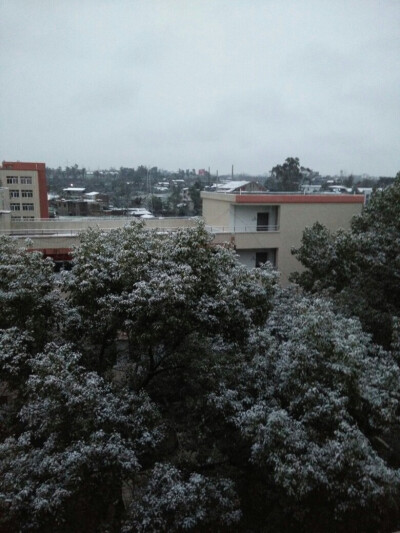 学校的雪景 手艺不行 