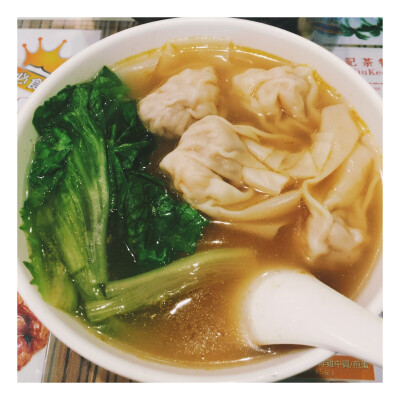 香港新记茶餐厅|馄饨面 鲜肉虾仁馄饨与幼面配合 口味清淡。