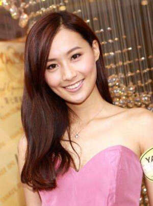 陈法拉（Fala Chen），1982年出生于四川成都，美籍华裔。中国香港女演员、歌手。
2002年参加全美亚裔小姐选美夺得冠军，2004年8月，参选纽约华裔小姐夺得冠军，2005年参选国际华裔小姐获得亚军后签约TVB出道。2006年，陈法拉参演TVB电视《法证先锋》，这是她的第一部电视作品。2007年与2010年分别凭借《舞动全城》及《巾帼枭雄之义海豪情》两次获得万千星辉颁奖典礼最佳女配角。2011年凭借《巾帼枭雄之义海豪情》夺得第十六届亚洲电视大奖最佳女配角。2012年发行首张个人专辑《美丽人生》，获得IFPI香港唱片销量大奖“最畅销本地女新人奖”。2013年，凭借《东西宫略》夺得第十届华鼎奖中国最佳电视剧女演员。
2013年与TVB约满后不再续约，转战中国内地及香港电影界发展。2014年，参演内地古装剧《风中奇缘》。