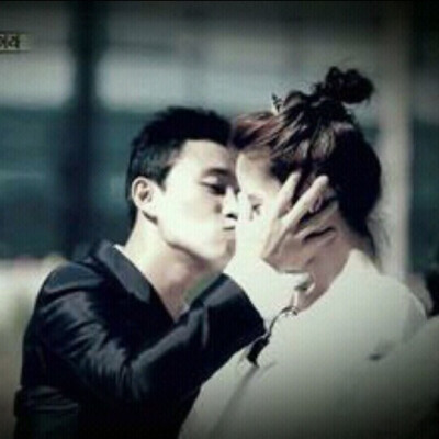 周一情侣（월요커플），韩国SBS电视台周日综艺节目《RUNNING MAN》中，成员Gary（姜熙健）和宋智孝组成的Love Line，因为节目在周一录制所以称为周一情侣。