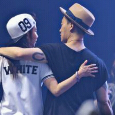 周一情侣（월요커플），韩国SBS电视台周日综艺节目《RUNNING MAN》中，成员Gary（姜熙健）和宋智孝组成的Love Line，因为节目在周一录制所以称为周一情侣。