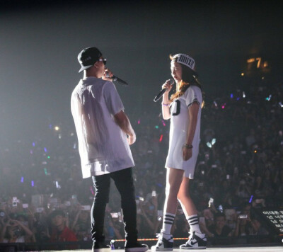 周一情侣（월요커플），韩国SBS电视台周日综艺节目《RUNNING MAN》中，成员Gary（姜熙健）和宋智孝组成的Love Line，因为节目在周一录制所以称为周一情侣。