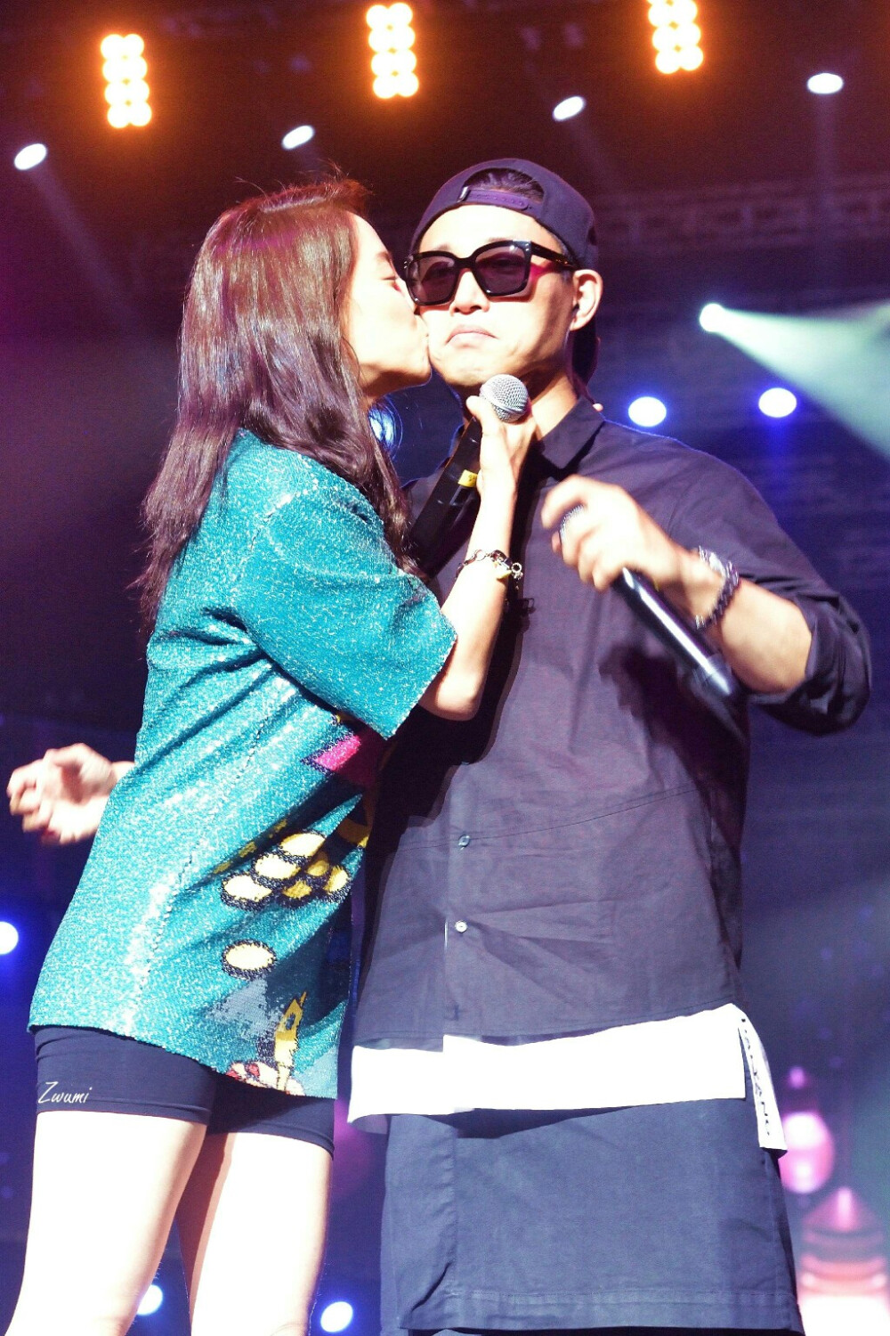 周一情侣（월요커플），韩国SBS电视台周日综艺节目《RUNNING MAN》中，成员Gary（姜熙健）和宋智孝组成的Love Line，因为节目在周一录制所以称为周一情侣。