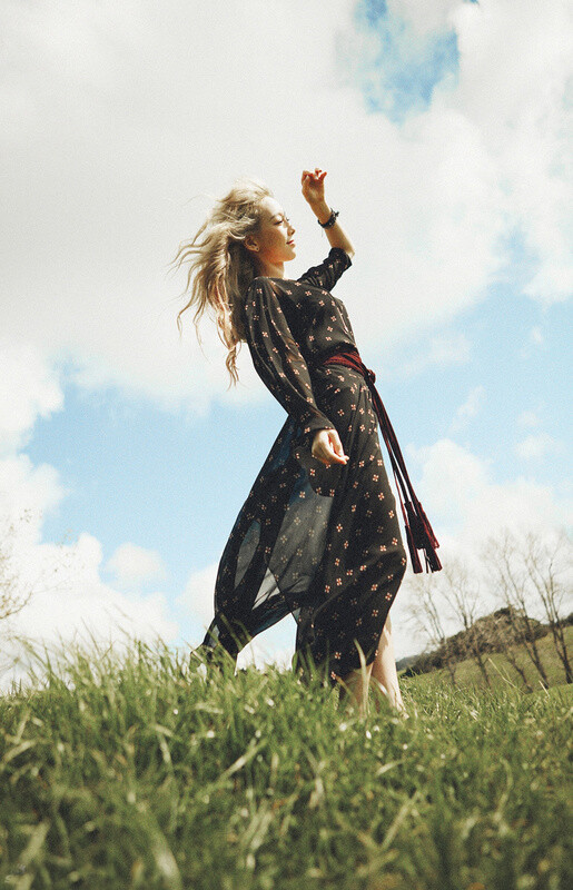 9月30日，韩国女团少女时代成员泰妍的首张solo迷你专辑《I》造型照曝光。