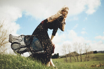 9月30日，韩国女团少女时代成员泰妍的首张solo迷你专辑《I》造型照曝光。