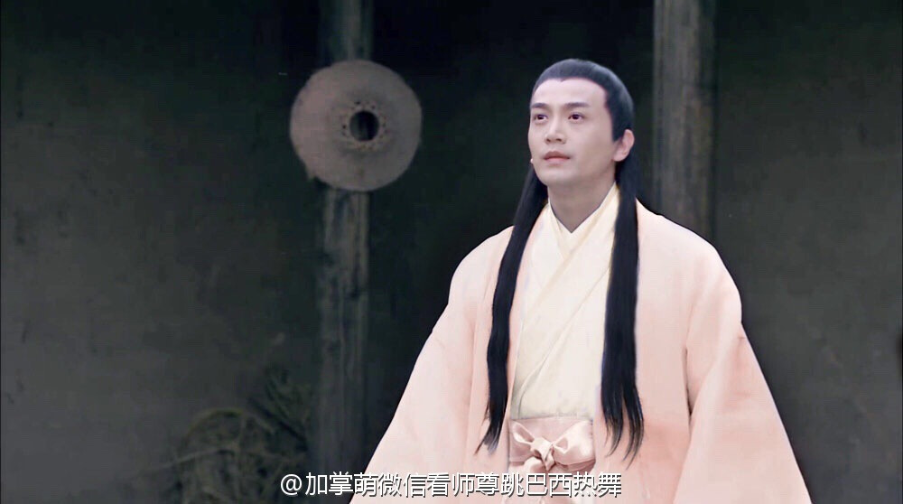 @加掌萌微信看师尊跳巴西热舞
#折颜上神张智尧# 为了挡老凤凰的诅咒我还是把素材发粗来洗白一下[求关注]这真的是一张段子素材[doge]