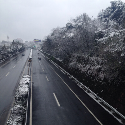 高速公路的雪景