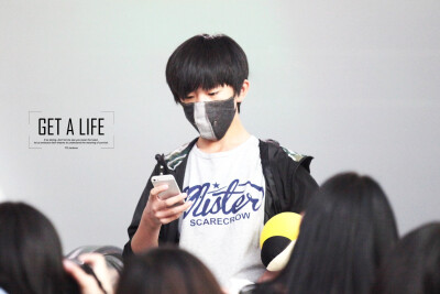 140517重庆江北机场 cr : GET_A_LIFE_易烊千玺个站