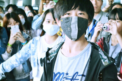 140517重庆江北机场 cr : HelloBoys-TFBOYS全团后援站