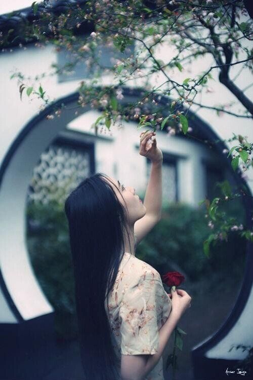 用最轻微的声音，在最华丽的地方消逝。