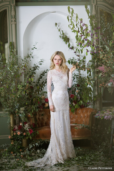 美国著名设计师婚纱品牌 Claire Pettibone（克莱尔·佩蒂伯恩）释出2016秋冬高级定制系列婚纱广告大片，摄影师 Emily Soto 执镜。新季系列以「The Gilded Age 镀金时代」为主题，优雅的婚纱设计、波西米亚式的精致刺…