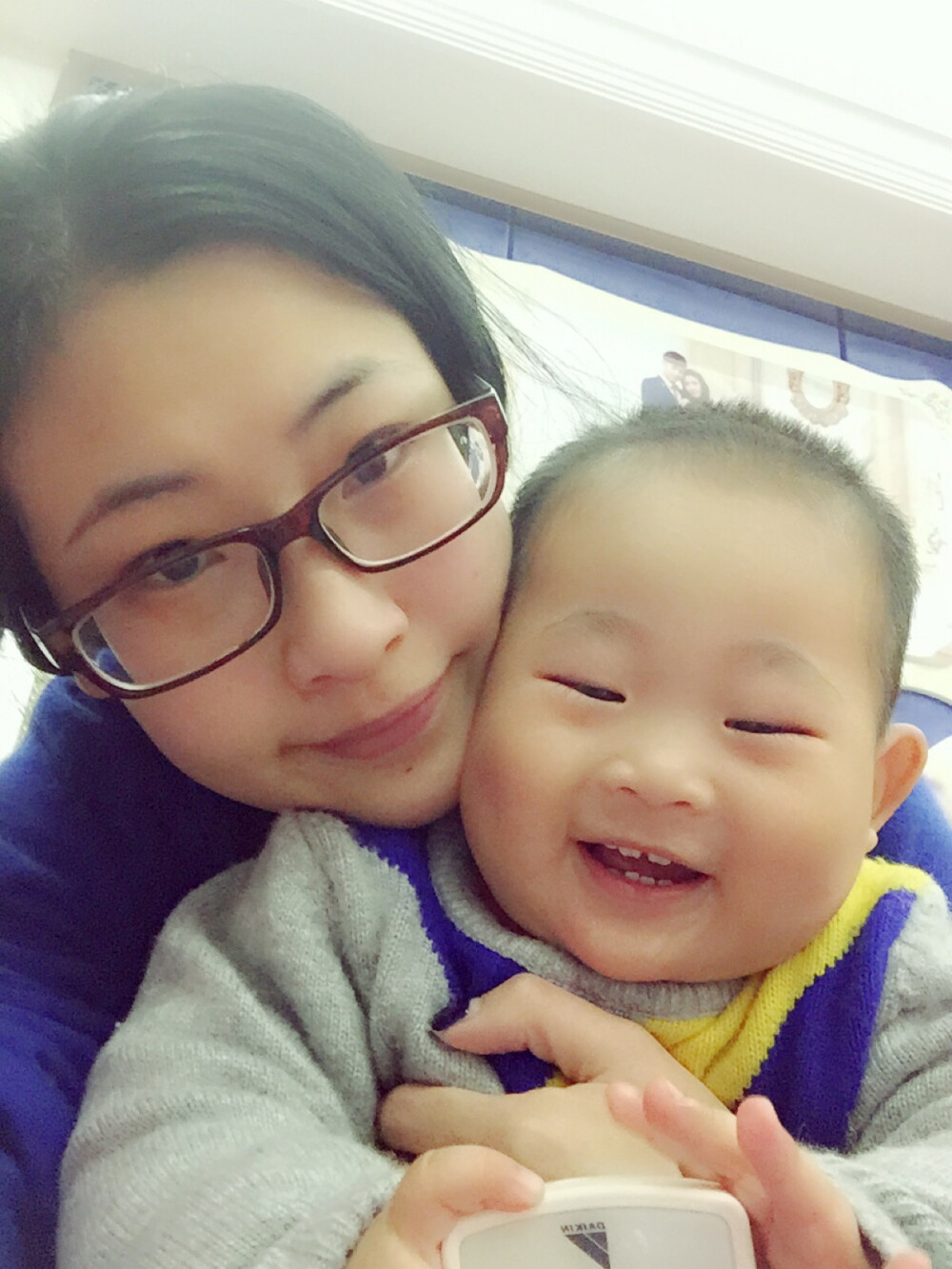 昨天回来，钱宝长8颗牙了！感谢！陪伴你成长，一起长大好嘛～做个约定！