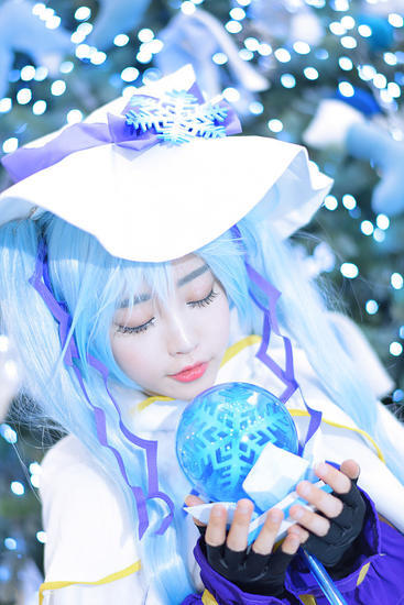  V家 初音未来cosplay 作者:Tomia 团体：螺旋猫 国籍：韩国 出生日期：1987年
初音未来 by tomia