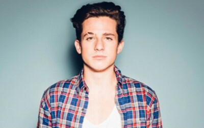 ＃欧美男星＃ 查理·普斯（Charlie Puth），1991年12月2日出生于美国新泽西州，美国男歌手。 <br />2011年，查理·普斯将翻唱的歌曲上传至Youtube，由此获得了上百万的点击量。2013年10月，发布个人原创专辑《Ego》。2…