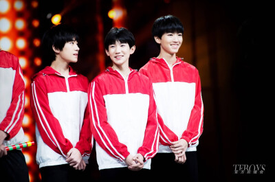 #王俊凯 #易烊千玺 #王源 #tfboys 三人同行•湖南跨年 高清 