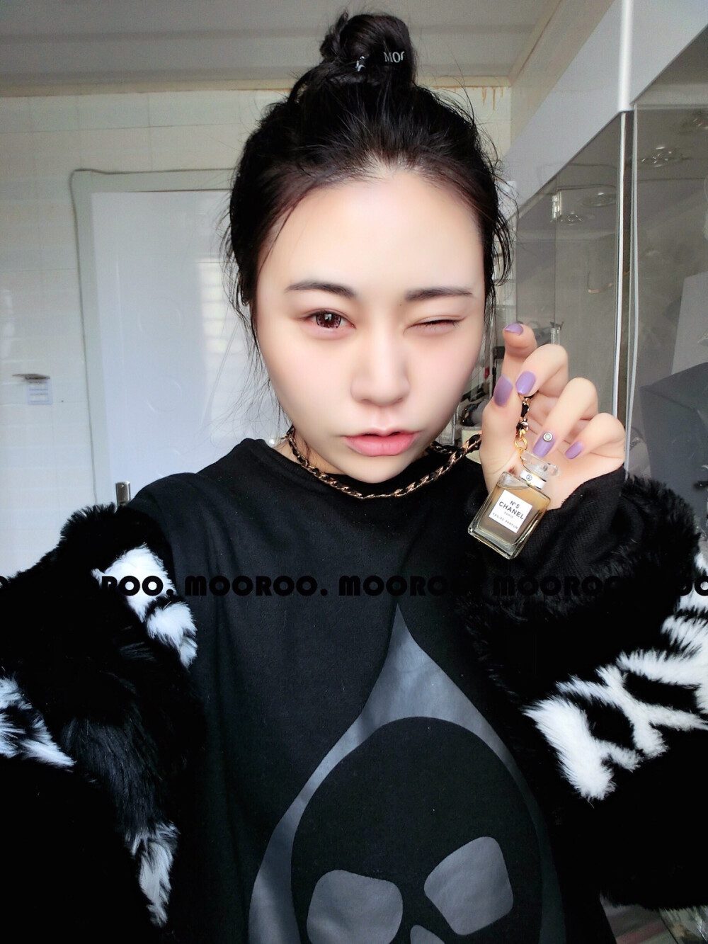 chanel 5
项链http://h5.m.taobao.com/awp/core/detail.htm?spm=0.0.0.0&id=526892567642