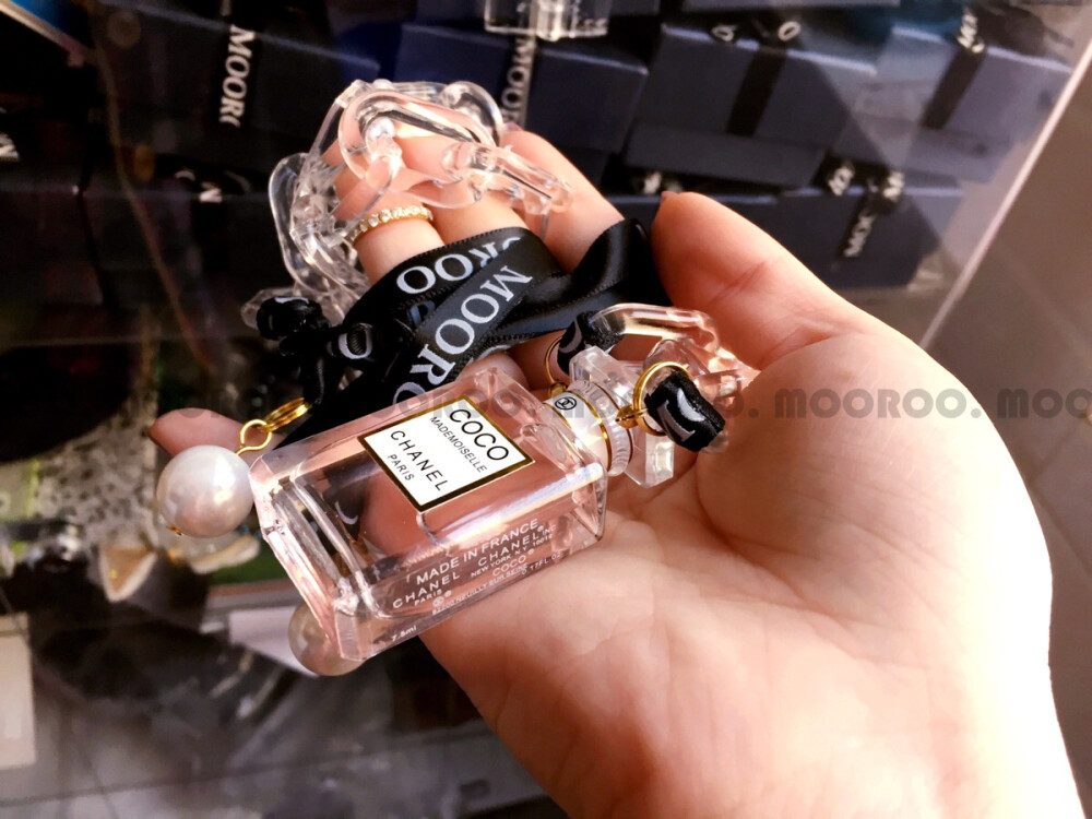 chanel coco粉色项链http://h5.m.taobao.com/awp/core/detail.htm?spm=0.0.0.0&id=526936446862