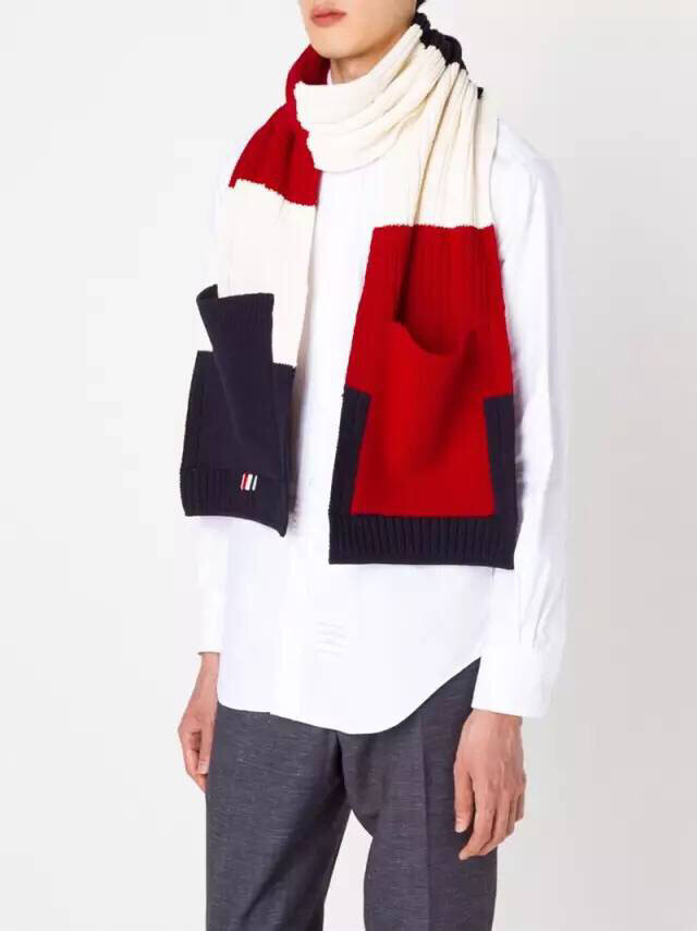 Striped Cotton Scarf
by Thom Browne
价格：$437