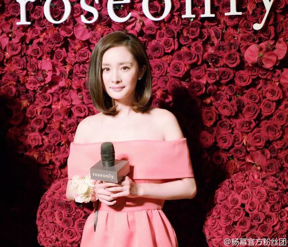 杨幂 上海roseonly活动 RoseOnly，OnlyBeauty一袭粉裙好美！花美人更美！