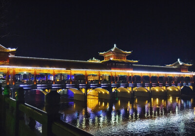 广西梧州蒙山夜景江景 风雨桥