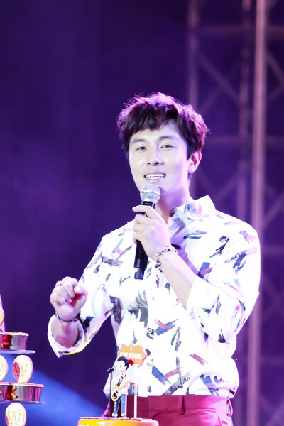 Shinhwa 神话 신화 Dane Kim 김동완 金烔完 Kim Dong Wan