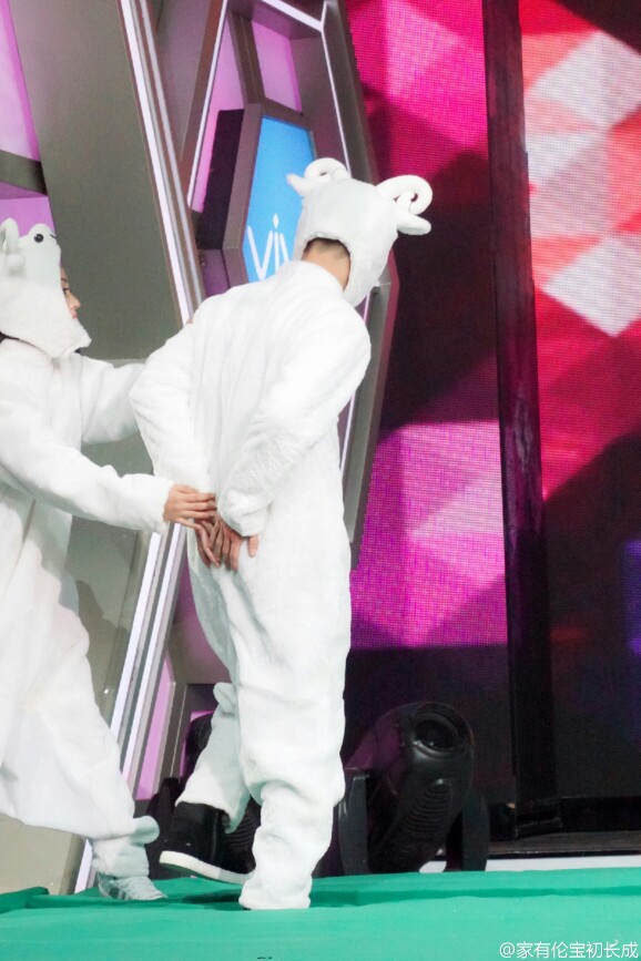 奶伦๑乛◡乛๑