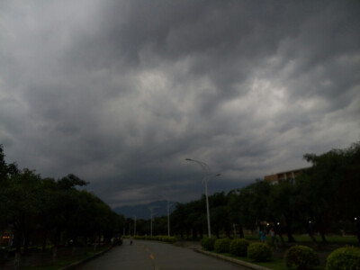 福州大学暴雨来临的天空