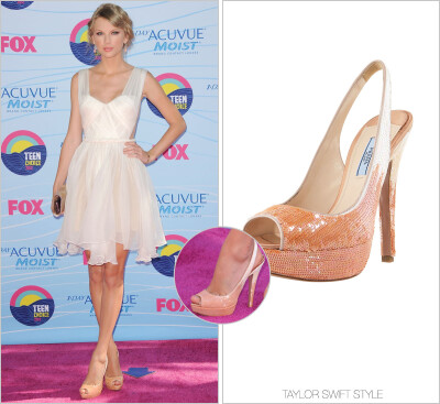 Event：2012 Teen Choice Awards | Los Angeles, CA | July 22, 2012 Shoes：Prada ‘Sequin Degrade Pump’
Worn with: Maria Lucia Hohan gown, Lorraine Schwartz jewelry and Edie Parker clutch
Taylor于2012.…