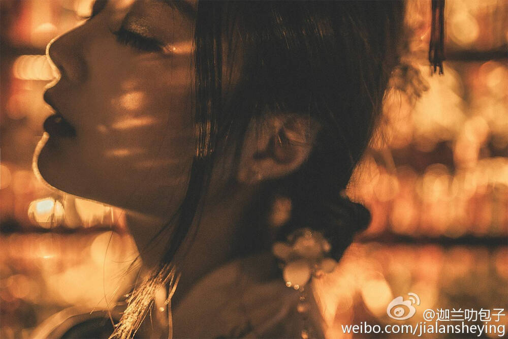 #汉服摄影# #成都约拍# 妆/出镜@玥蓉撸曼曼 摄影@迦兰叻芽菜 后期原PO 大冷的天儿~辛苦啦~[偷笑] 超送@汉服村 @汉服集 @汉服荟 @汉服网 @汉服摄影 @汉服晴空