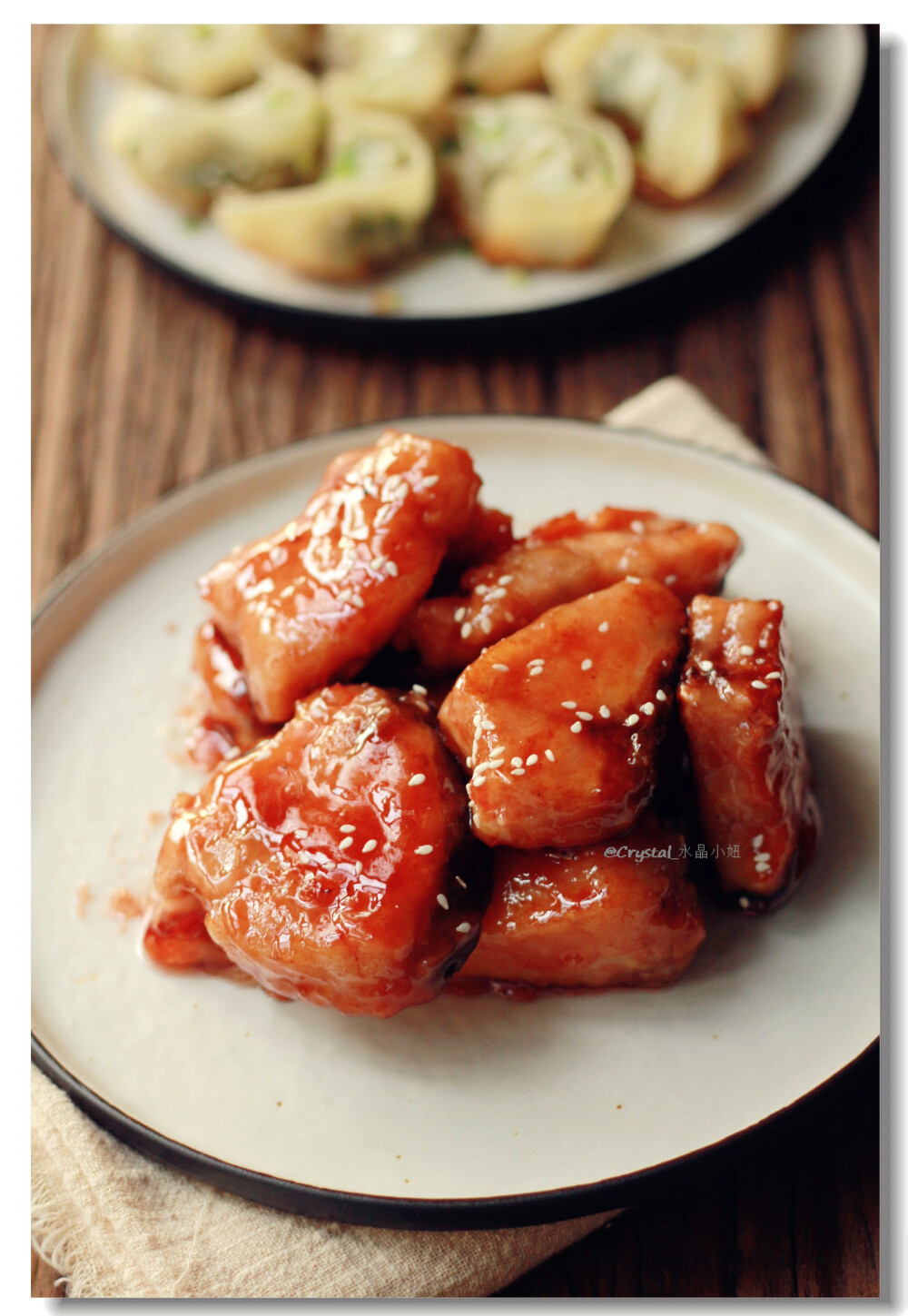 晚餐清理个冰箱:叉烧酱鱼块,鸡翅,炒素,大蒜叶鸭蛋,煎馄饨~