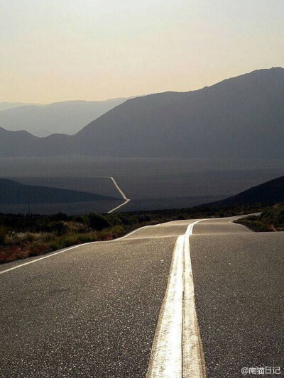 爱你的人
东西南北不一定都顺路
但都愿意陪你走