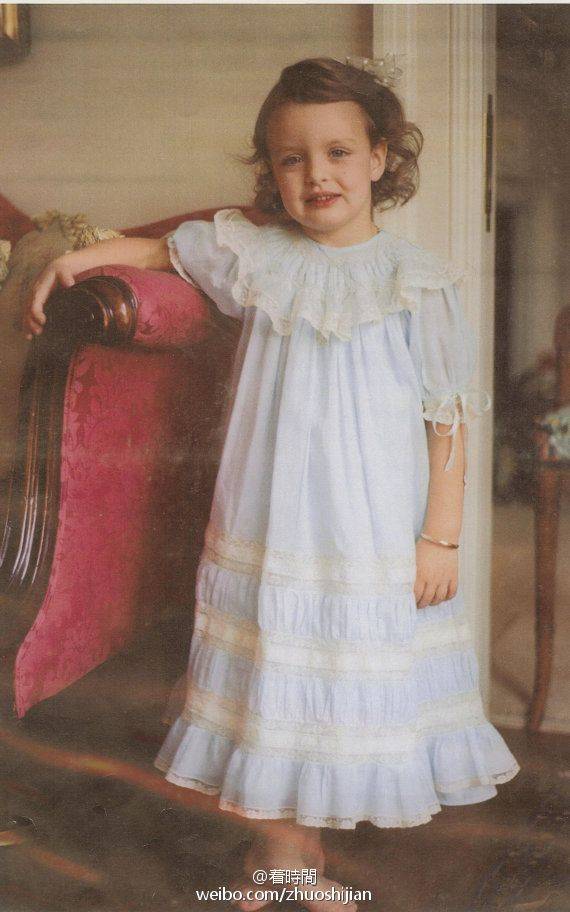  古董天使娃裙。