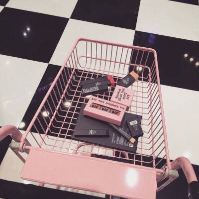 粉红色
