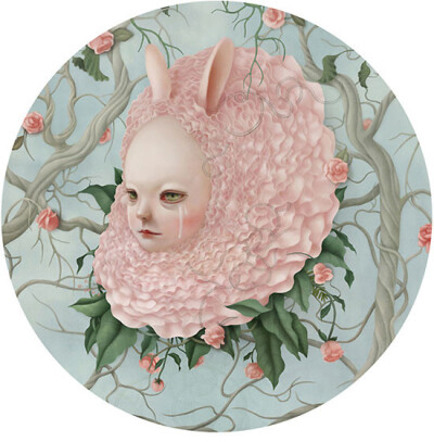 Hsiao Ron Cheng（郑晓嵘），1986年出生在台湾的插画艺术家。她的作品灰色温柔，充满着怪诞的想法，画面用色轻柔，透出淡淡的忧郁