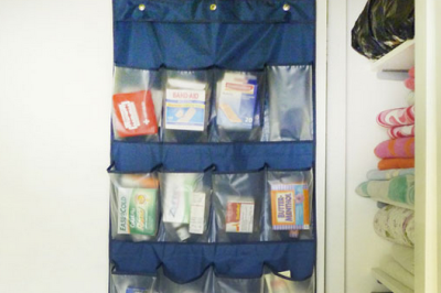 20、衣柜门后挂一个收纳袋放常用的药盒