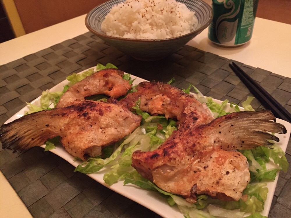 一人の食 鹽燒三文魚魚骹（サーモンのひれ塩焼き）