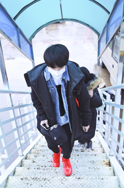 #易烊千玺# #tfboys易烊千玺# 160214长沙飞北京