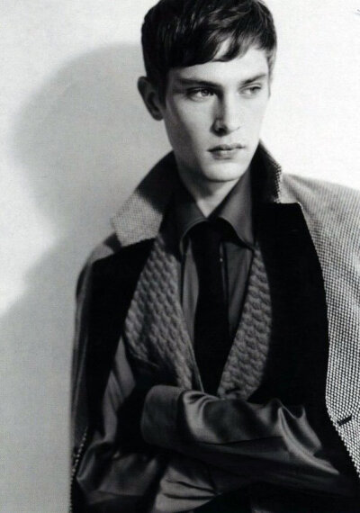 【欧美男模】—Mathias Lauridsen（马蒂耶斯·劳瑞森），1984年1月13日出生于丹麦，超级男模。他拥有性感慵懒、斯文稳重、阴柔纤细等多重个性，也让审美观变得更多元化。这个拥有精致外型、优雅的贵族气质，让人敬佩…