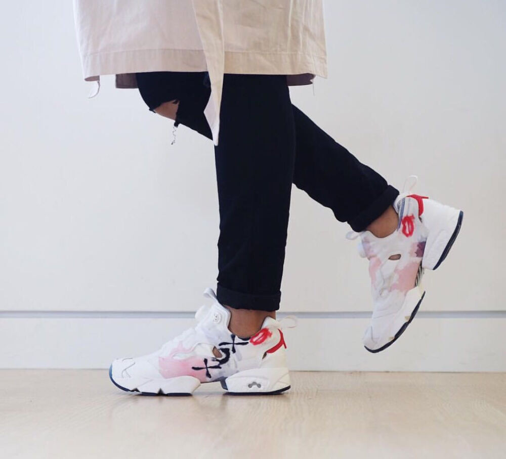 Reebok Insta Pump Fury XOXO 情人节涂鸦唇印女跑鞋