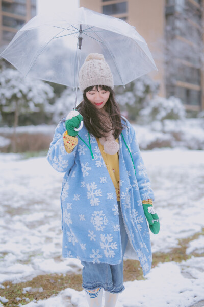 应该是这个冬天最后一场雪了
那天是2月1号
也是小年
客户妹子卓卓和我说
太阳婆婆 你好像带我去了日本
在雪中玩耍
度过了美好的一天
约片微信：420973977