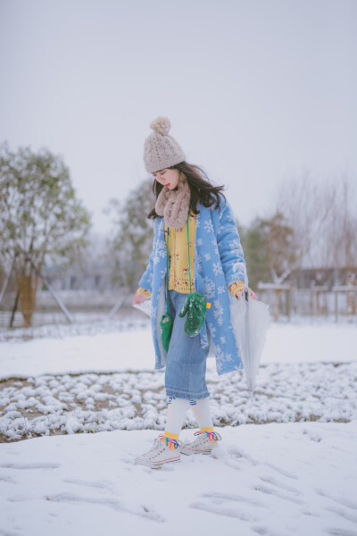 应该是这个冬天最后一场雪了
那天是2月1号
也是小年
客户妹子卓卓和我说
太阳婆婆 你好像带我去了日本
在雪中玩耍
度过了美好的一天
约片微信：420973977