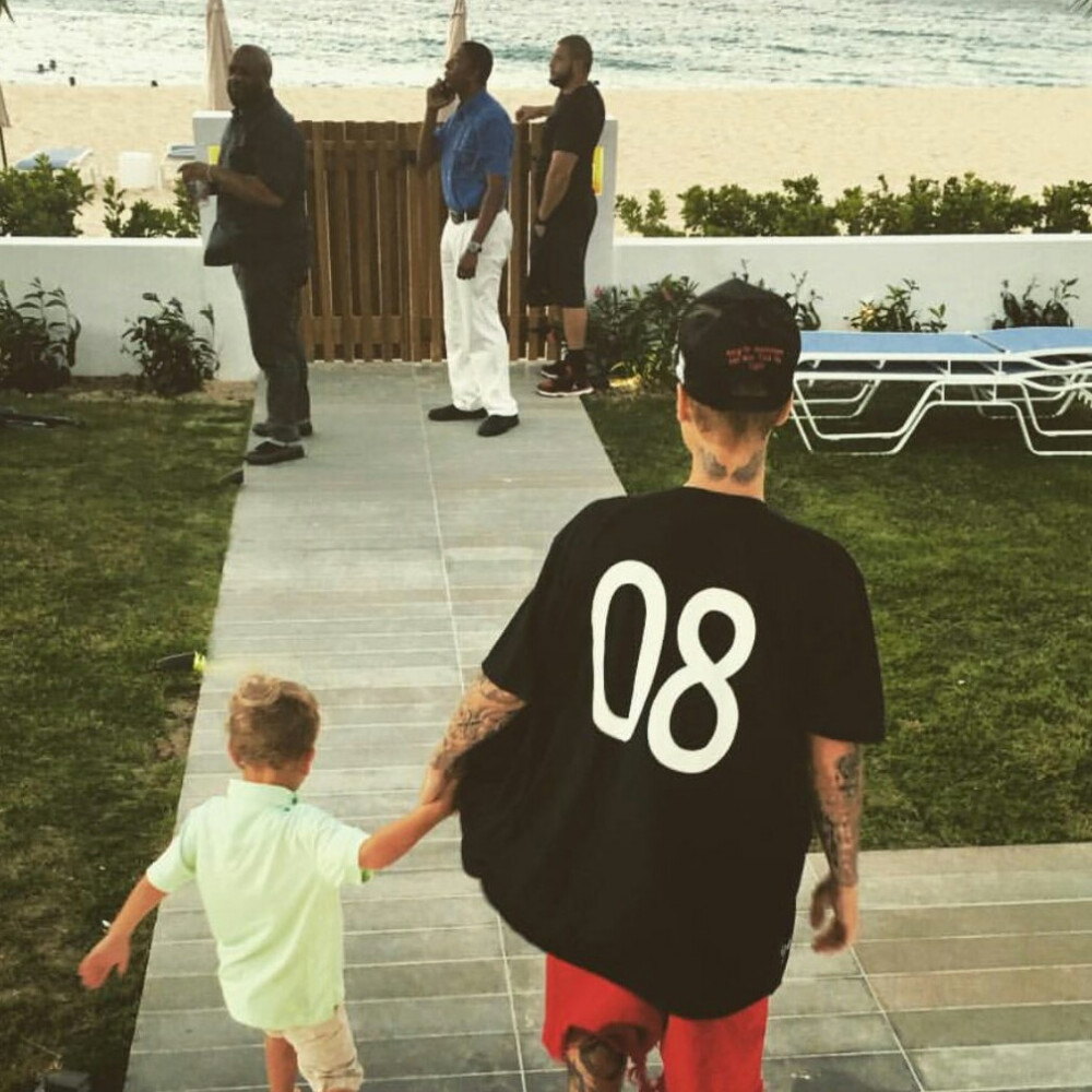 08贾斯汀比伯背影男头