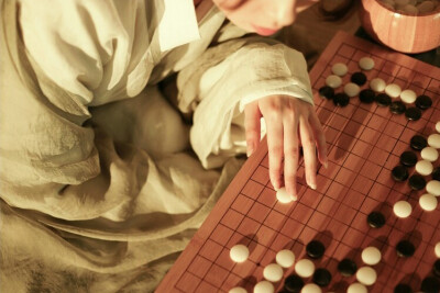 #汉服##临溪摄影#
#魏晋风汉服拍摄#
白日掩荆扉，虚室绝尘想，
时复墟曲中，披草共来往。
出镜:@手撕八爪
服装@司南阁汉服